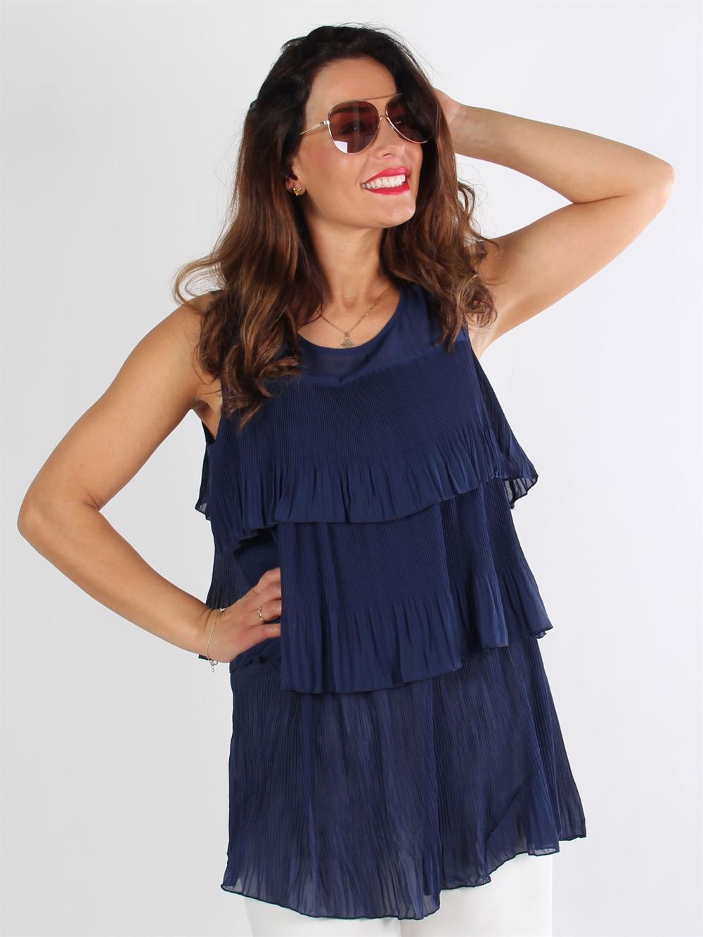 Lagos - Sort lag på lag bluse med plisseringer